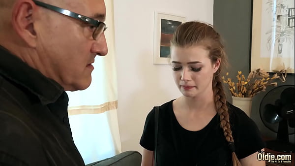 Young tart gets cum in her mouth and swallows from grandpa
